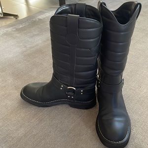 Chanel quilted star boots 🖤 leather biker boots.